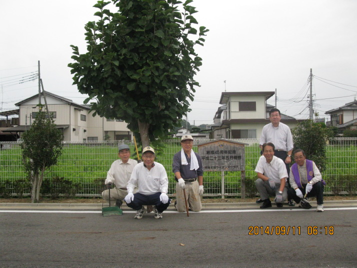 9月第一例会が駅前花壇で行われた